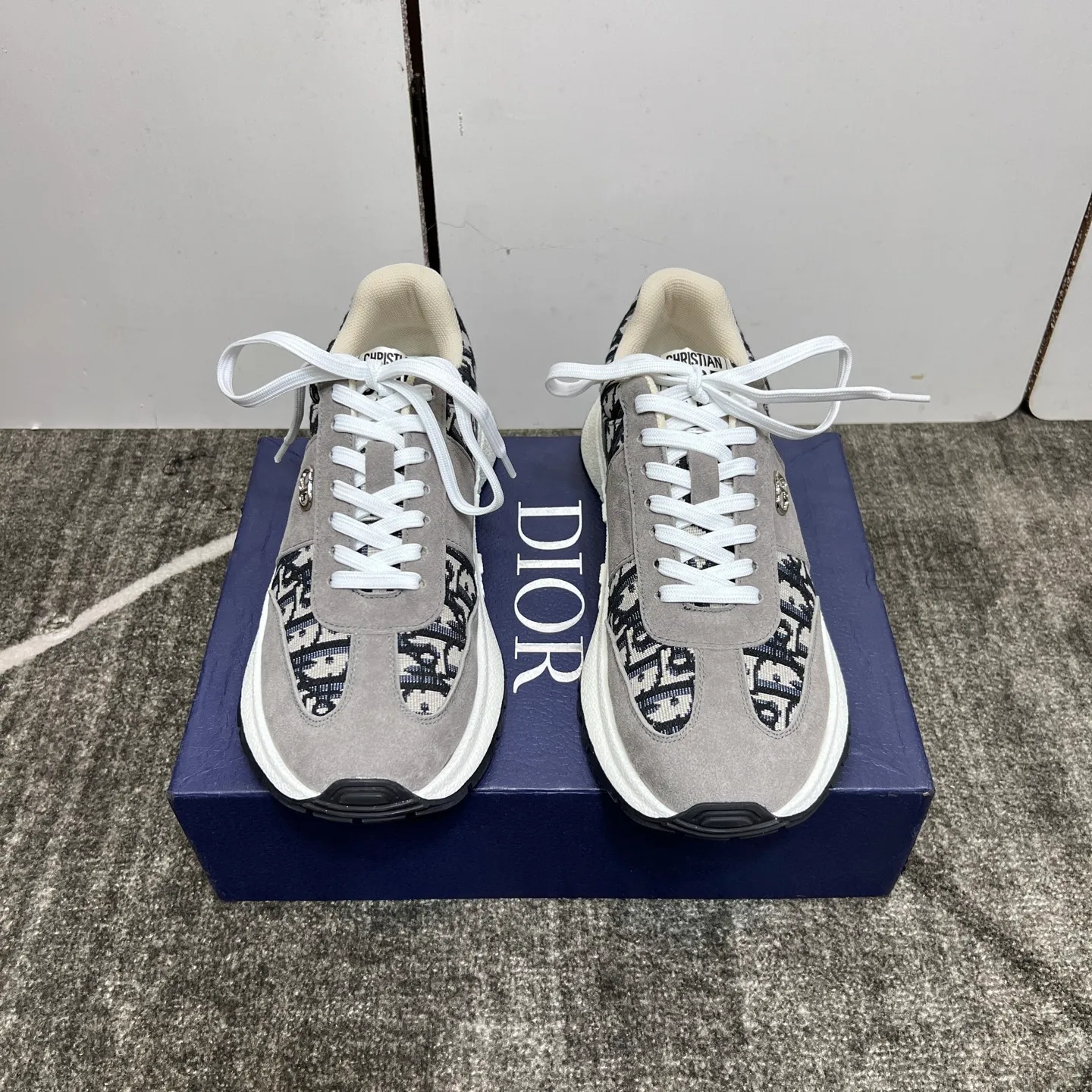 Factory price: 438💰【DIAo·Dior】Original quality.~ Unique modern style sneakers. 🏃A must-have casual shoe for trendy men😍😍 Original brand imported from Italy, imported original leather, sheep lining (refuses to discolor and grind feet) Sole: Original sole provided by the original factory, French lazy style design ⚠️Fit to the feet, original quality, super comfortable original sole. It’s like shooting the real thing 🎬The real thing is better, high-quality sneakers, size: 38-44, custom-made 45